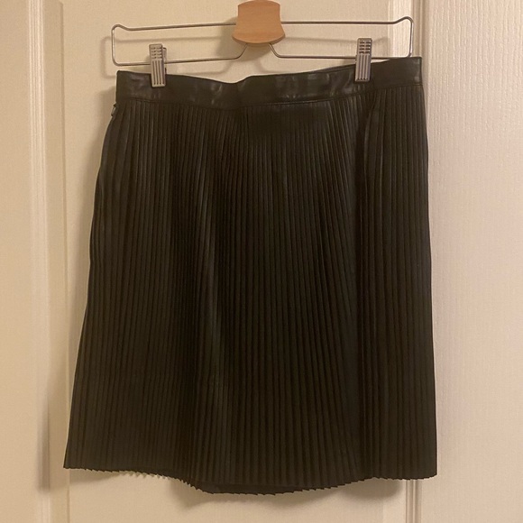 Vero Moda Faux Leather Pleated Skirt - Picture 1 of 2